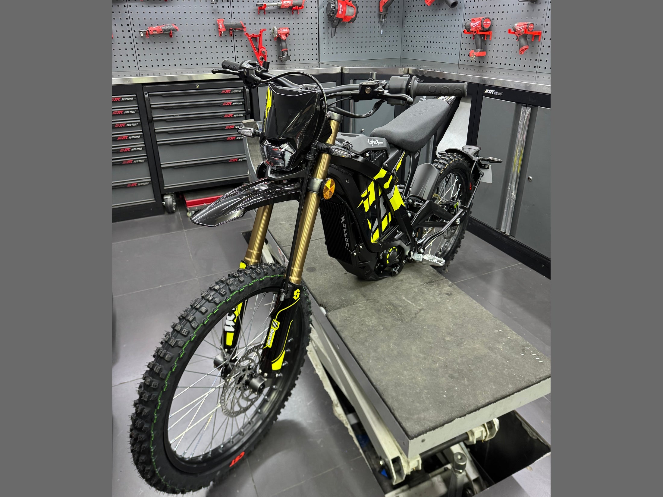 Sur-Ron Light Bee L1e (road legal UK) Carbon Black